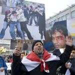 Manifestantes egipcios celebraron la marcha de Mubarak frente a la sede del festival
