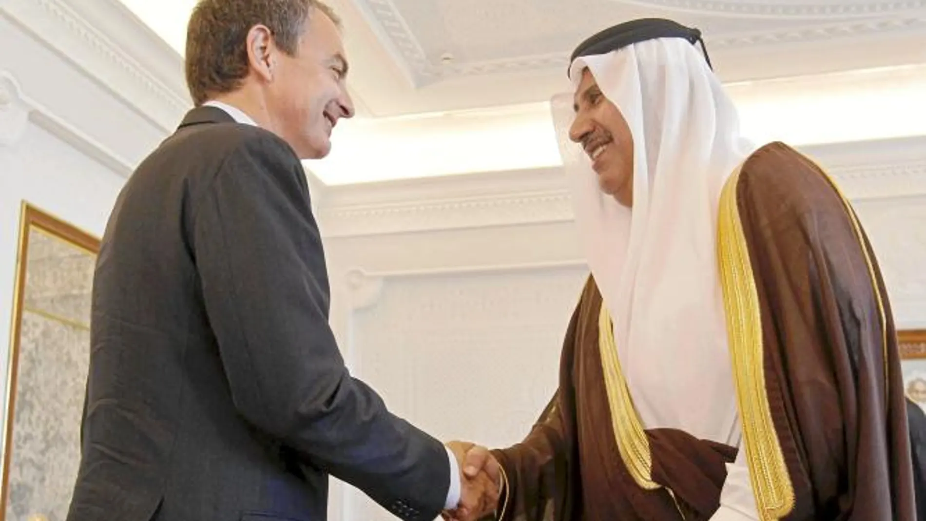 Zapatero hizo una gira por el Golfo en busca de inversiones que no llegan