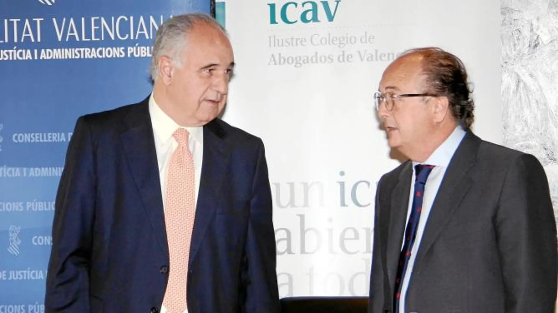 Rafael Blasco conversa con el presidente del Colegio de Abogados de Valencia, Mariano Durán