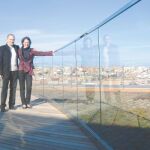 «La cubierta recoge la vegetación autóctona del terreno de la obra»