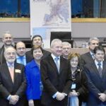El presidente de la Comunidad (centro) encabezó la comisión murciana que ayer apostó por la Red Ferroviaria Europea en el Parlamento europeo