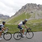 Contador, detrás de Schleck en el Galibier