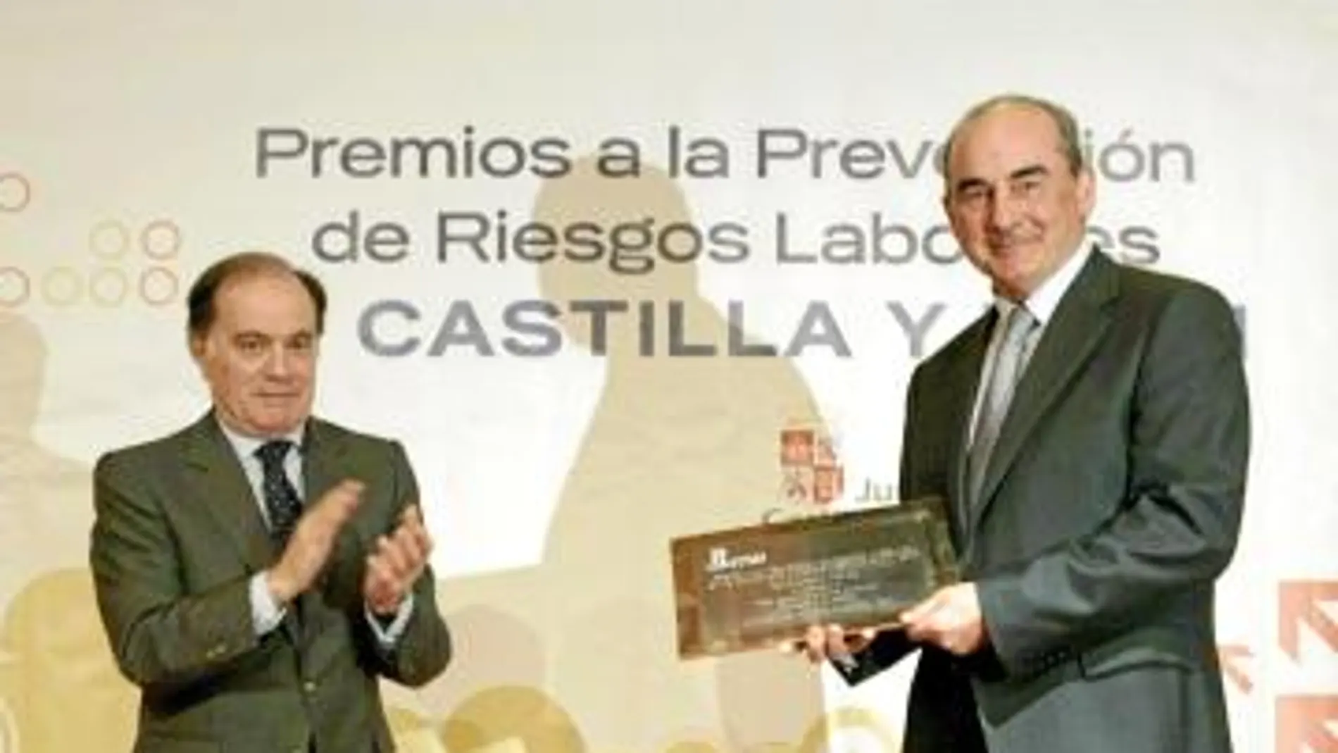 Villanueva entrega los premios a la Prevención de Riesgos, a las empresas Vestas y Jamones Burgaleses