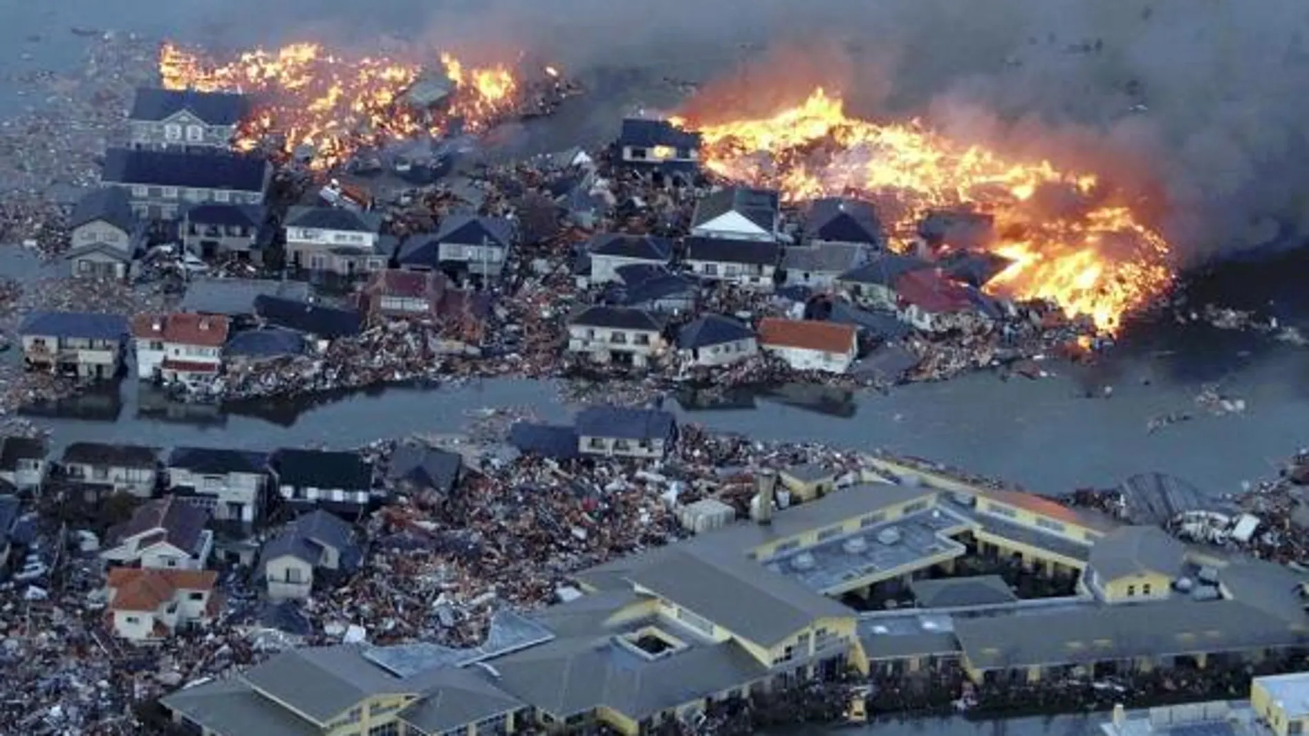 Miles de afectados por el terremoto y el posterior tsunami