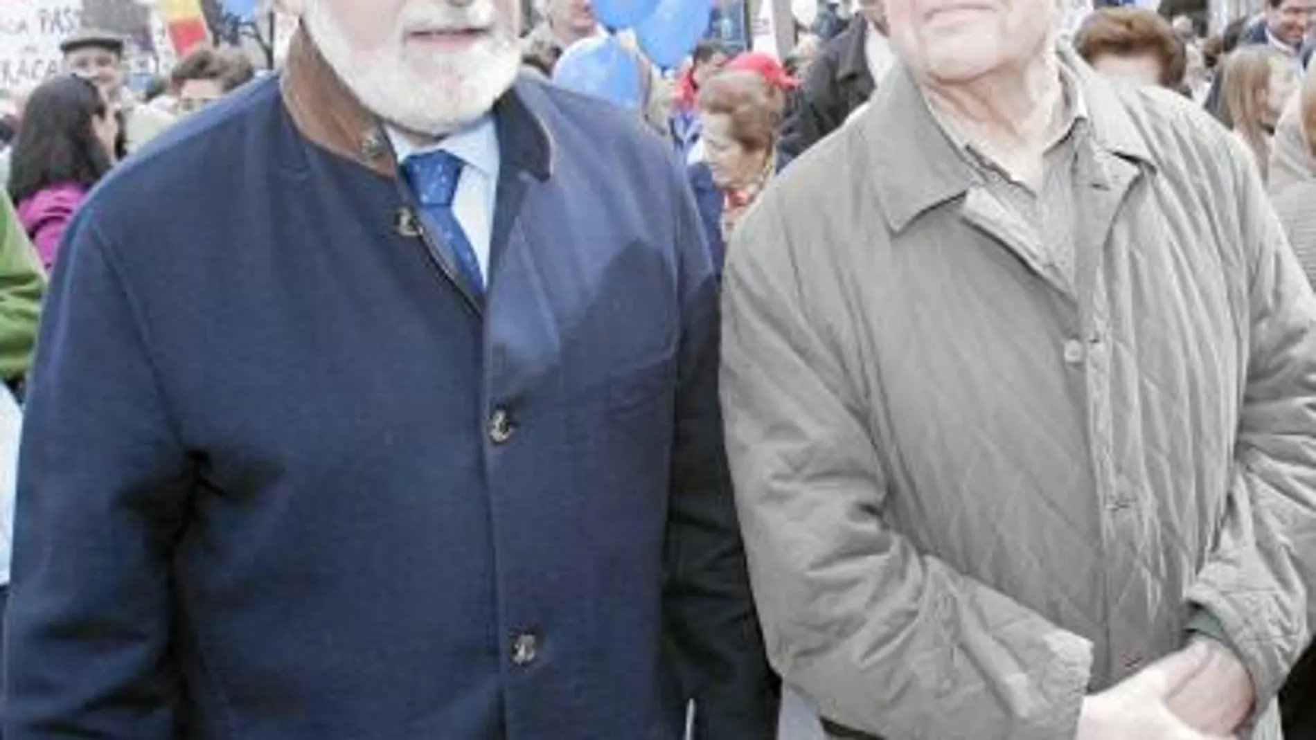 Jaime Mayor Oreja junto al ex senador, Juan Carlos Guerra Zunzunegui