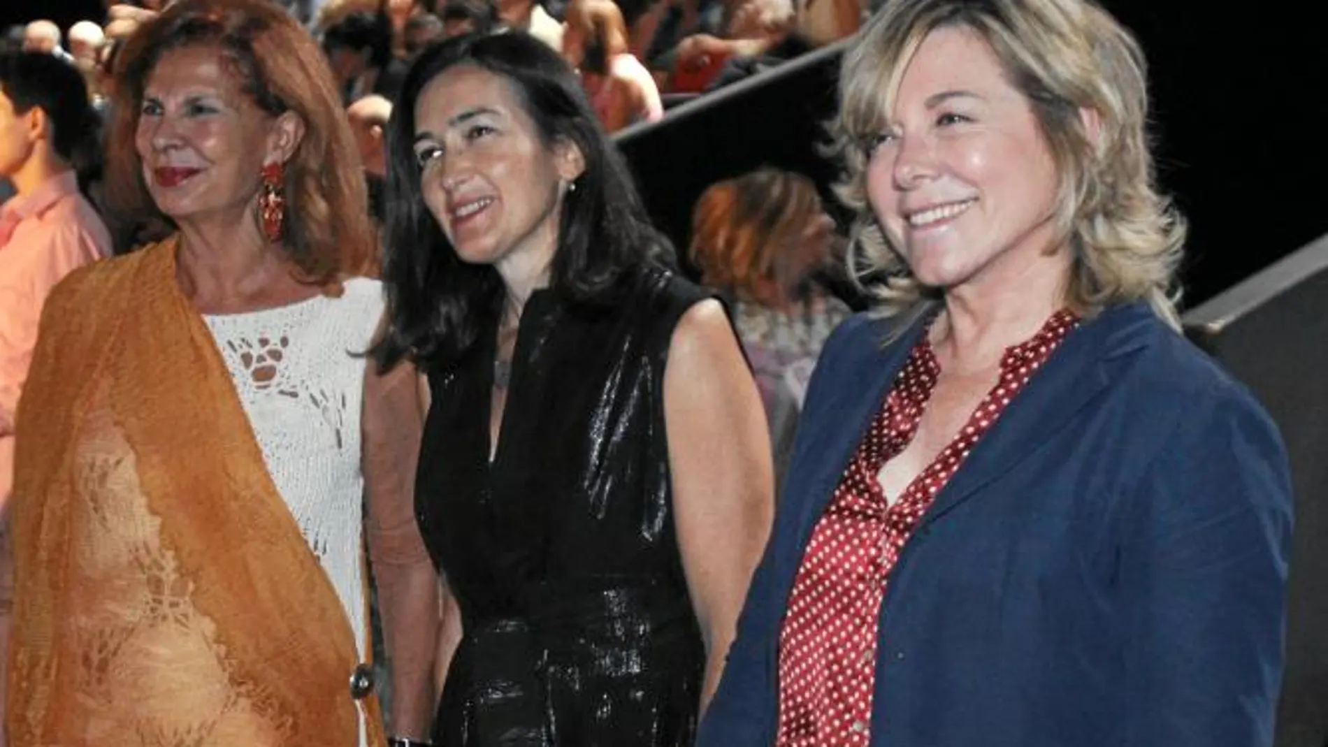 Carmen Alborch, la ministra de Cultura y Pilar del Castillo