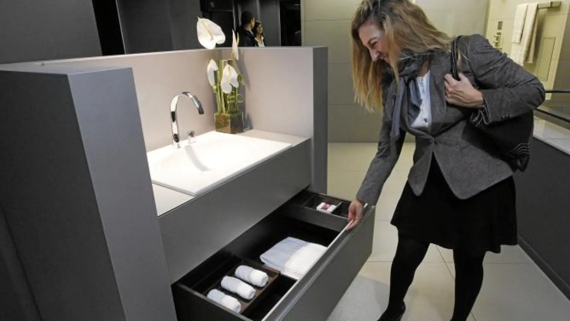 Roca distribuye los diseños de Armani
