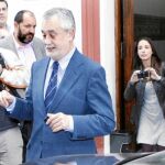 La investigación apunta a que Griñán y Chaves realizaron hasta ocho modificaciones presupuestarias para aumentar los fondos.