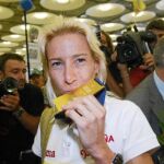Marta Domínguez llega a España con el oro de Berlín, donde se proclamó campeona del mundo en los 3.000 metros obstáculos