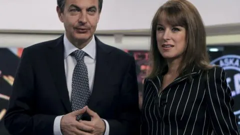 José Luis Rodriguez Zapatero, acompañado por la directora de informativos de Antena 3, Gloria Lomana