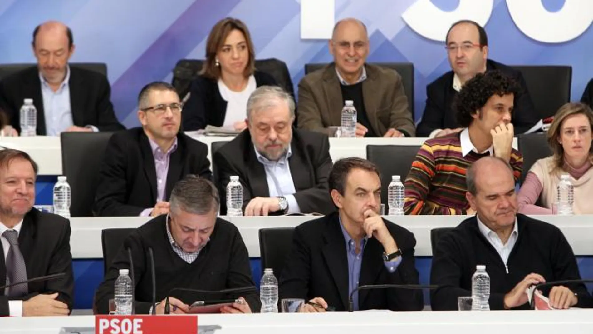 El PSOE rebaja al 10 por ciento los avales para ser precandidato