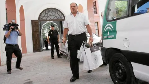El Ejecutivo andaluz recuperó ayer, con urgencia, la custodia de las copias de las actas del Consejo de Gobierno