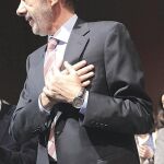 ¿Quién desune lo que está unido? Rubalcaba le planteó a Rajoy en el debate con voz llorosa la angustia de tanto matrimonio gay que ignora si el candidato popular anulará sus uniones