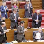 Fabra sorprende a la oposición en su «bautismo» parlamentario
