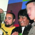 En el centro, junto a Evo Morales y de amarillo, Héctor Meleiro, detenido por la Policía