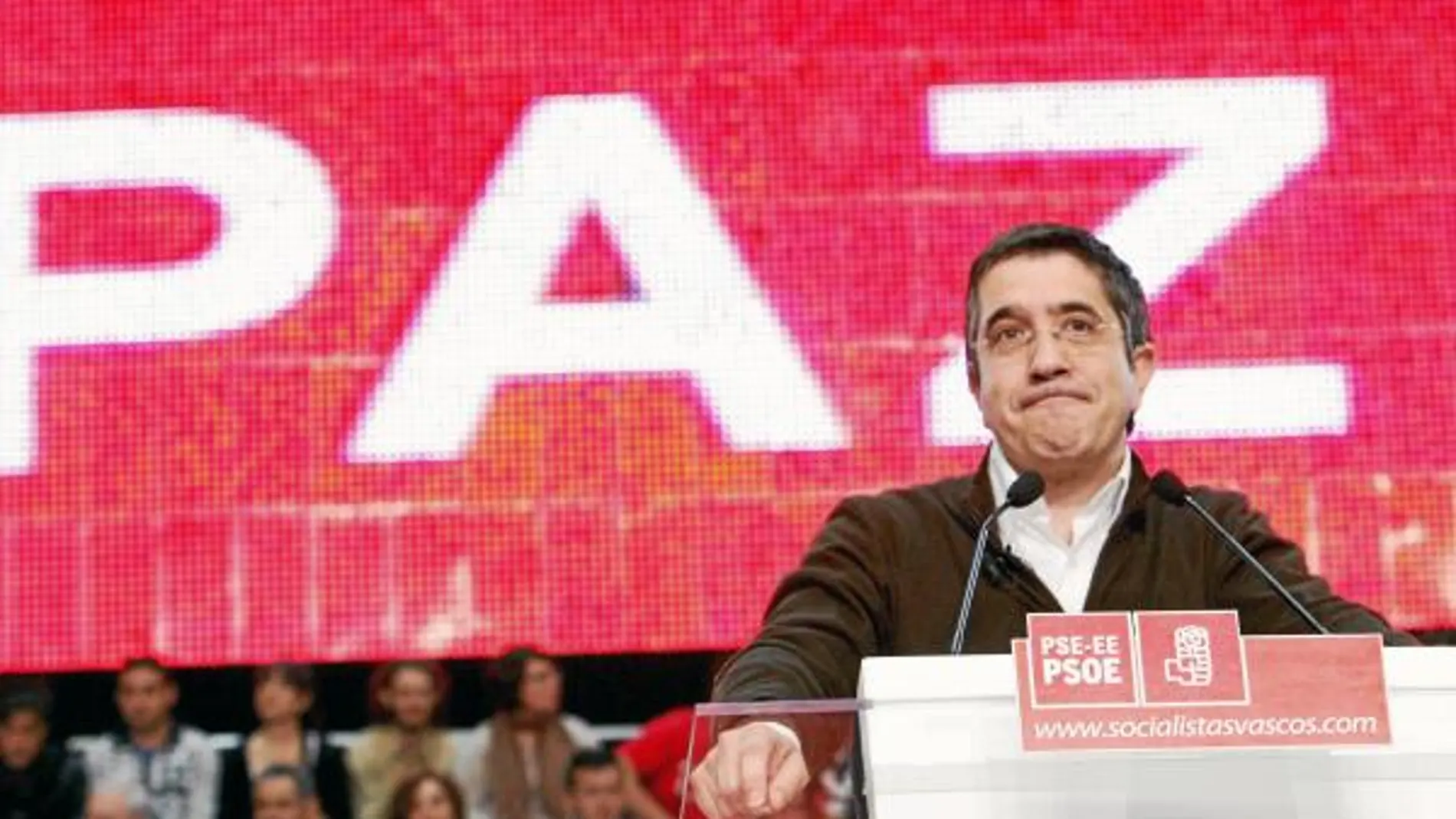 El lendakari del Gobierno vasco, Patxi López, en una imagen tomada pocas semanas después de la fecha prevista por ETA para matarle