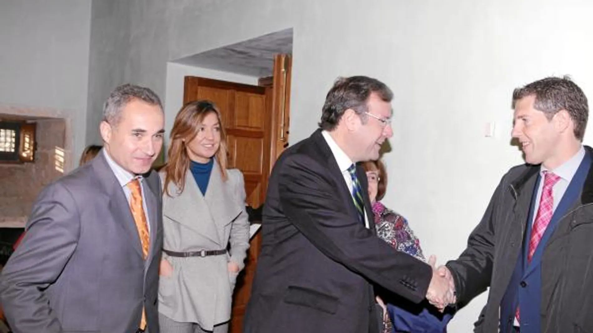 El consejero Antonio Silván, acompañado por Losada y Carolina Blasco, participa en el Observatorio