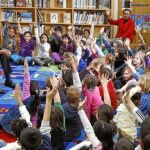 Obama leyó ayer cuentos a niños de una escuela en Arlington (Virginia)
