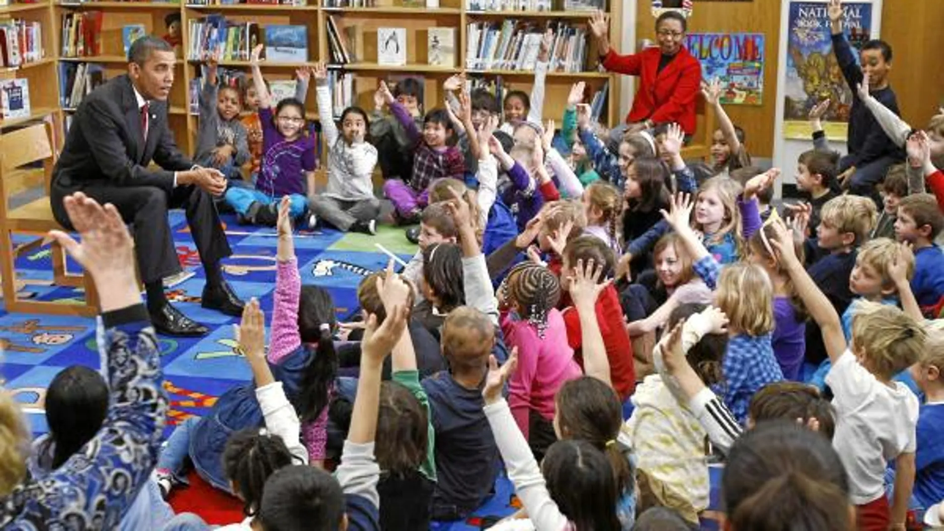 Obama leyó ayer cuentos a niños de una escuela en Arlington (Virginia)