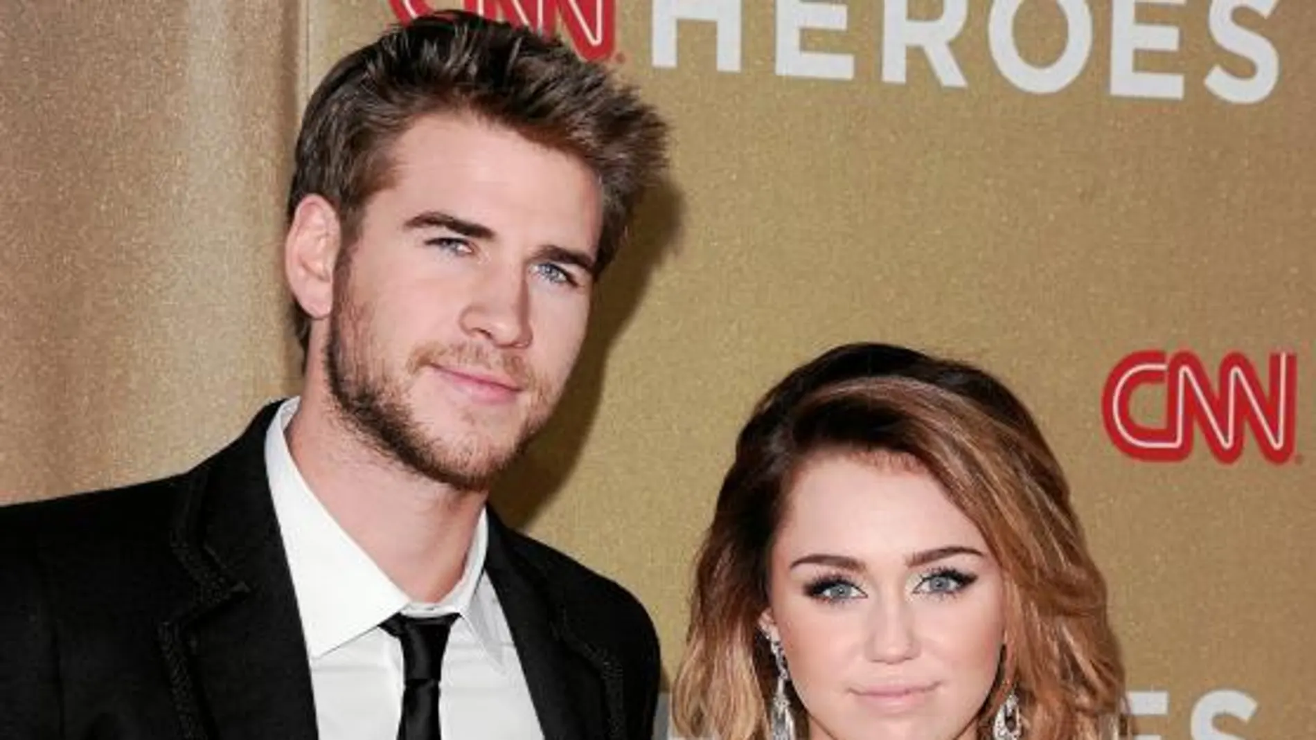 La cantante, junto a su novio, Liam Hemsworth