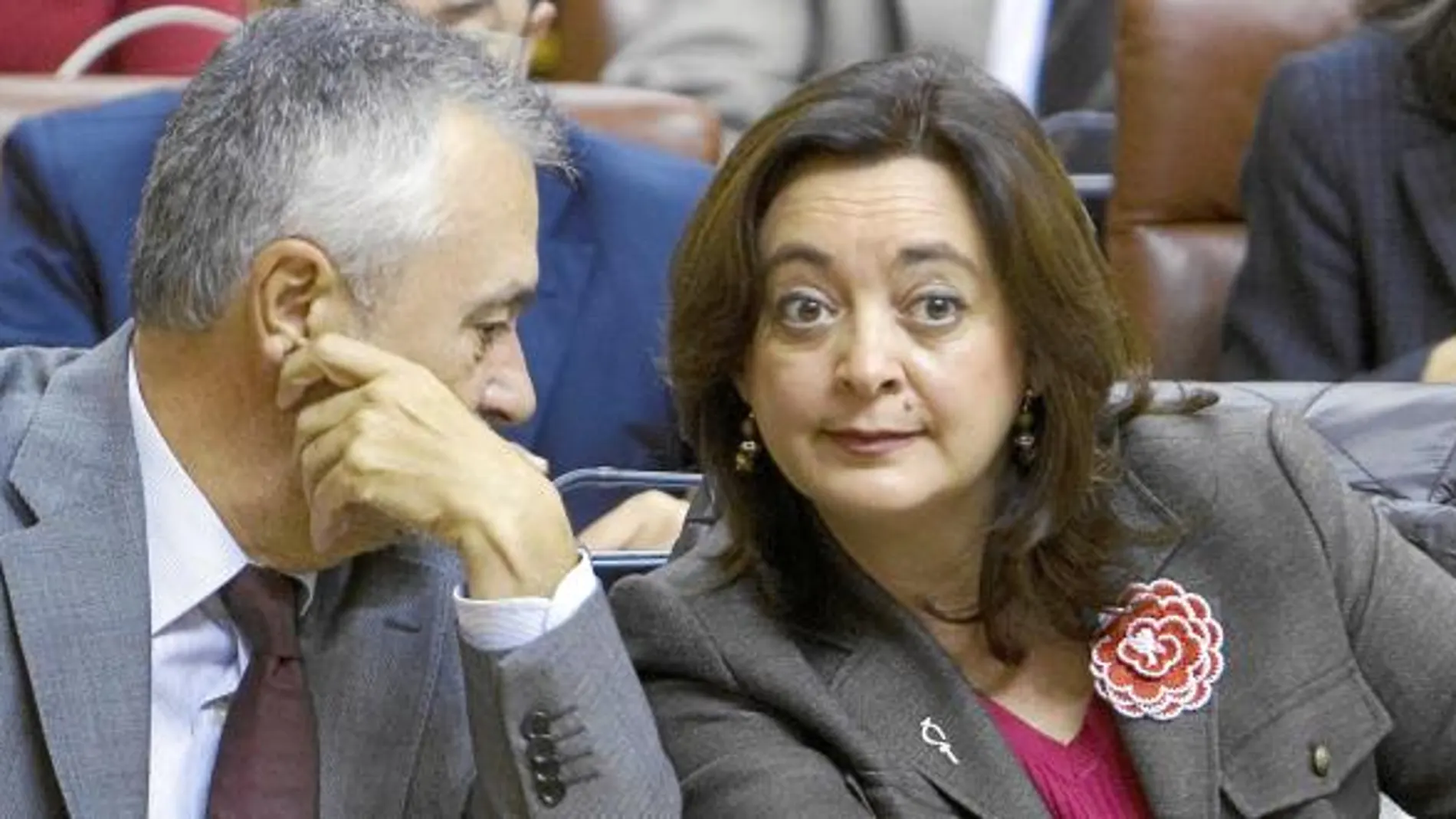 José Antonio Griñán y Mar Moreno encabezan las acciones del PSOE y de la Junta para recuperar la confianza de diversos colectivos sociales