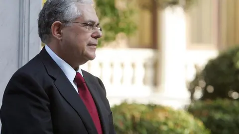 El nuevo gobierno griego, con Papadimos y Venizelos, presta juramento