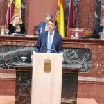 El portavoz del Grupo Parlamentario Popular, Juan Carlos Ruiz, ayer durante su intervención en la Asamblea