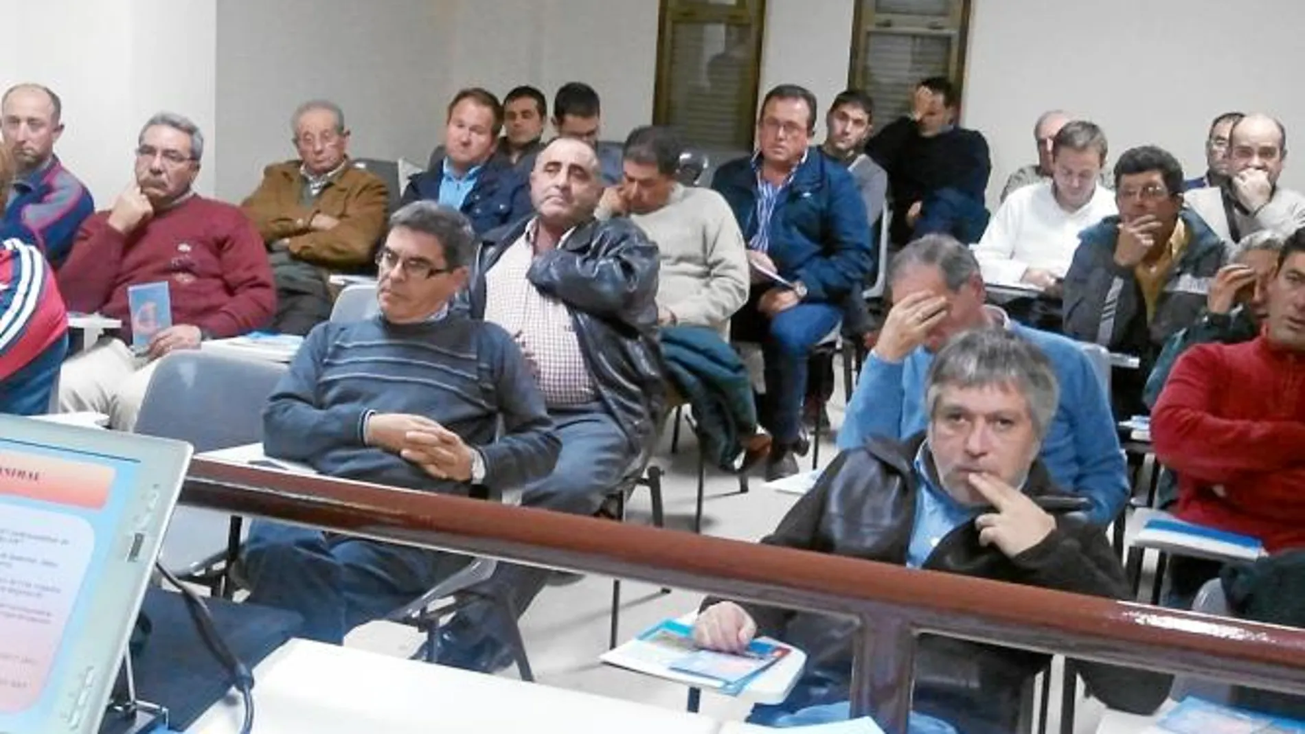 Imagen de la jornada celebrada en la oficina comarcal agraria Vega Alta, situada en Cieza, que da servicio a diferentes municipios