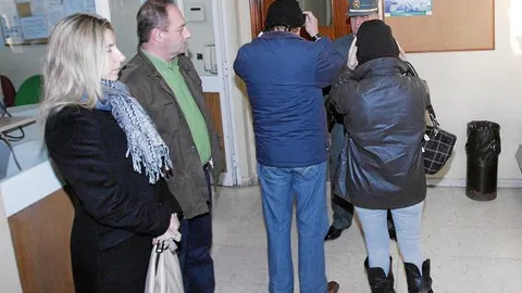 Antonio del Castillo, en la imagen junto a su mujer ante los padres de «El Cuco»