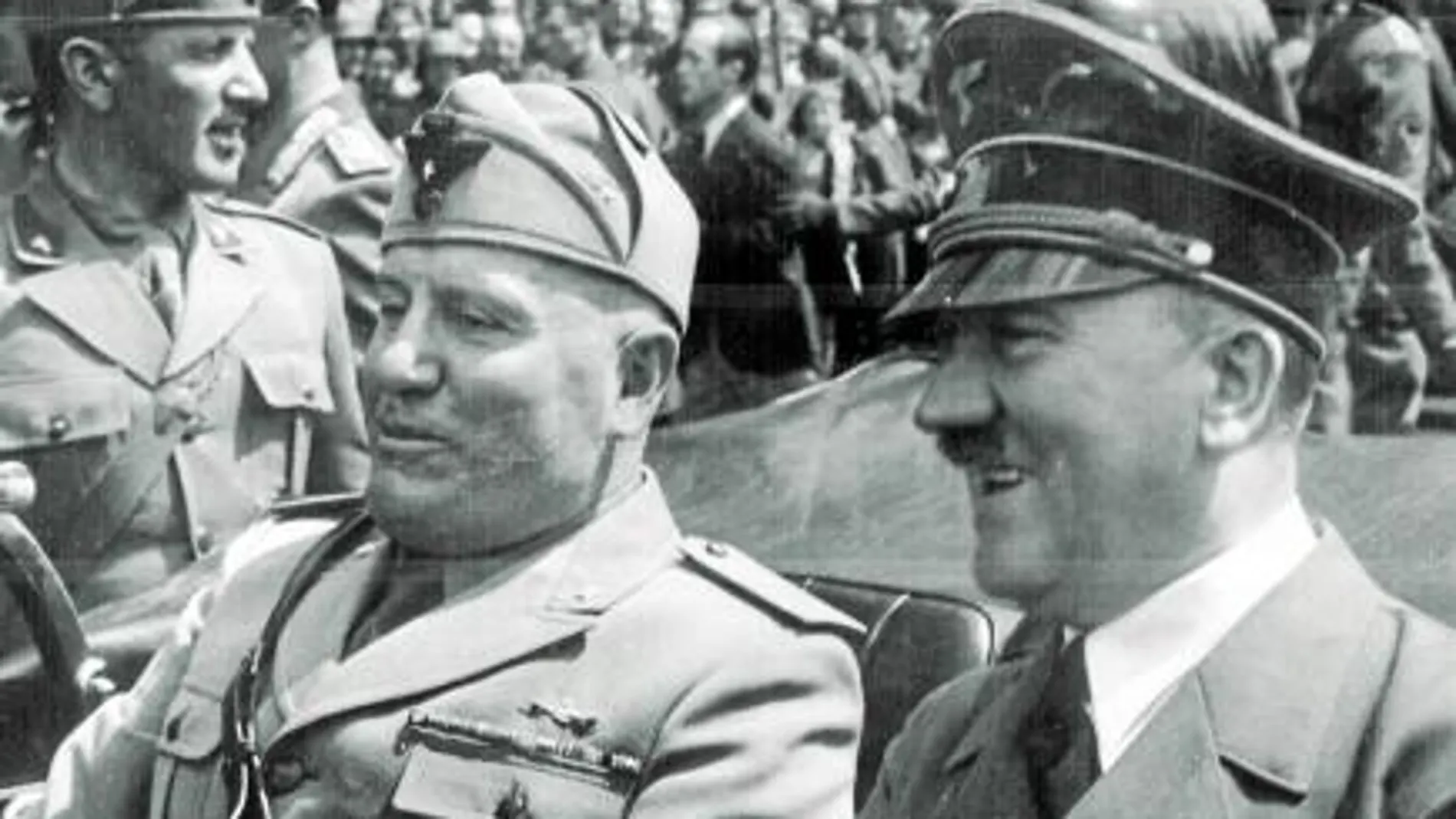 Mussolini y Hitler, tras una de sus reuniones