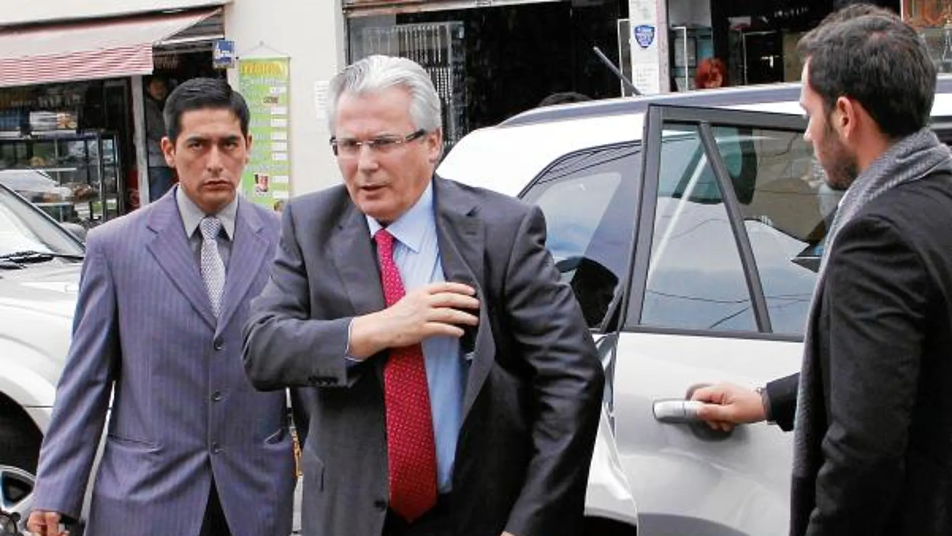 La acusación popular pide ahora cárcel para Garzón por extorsión