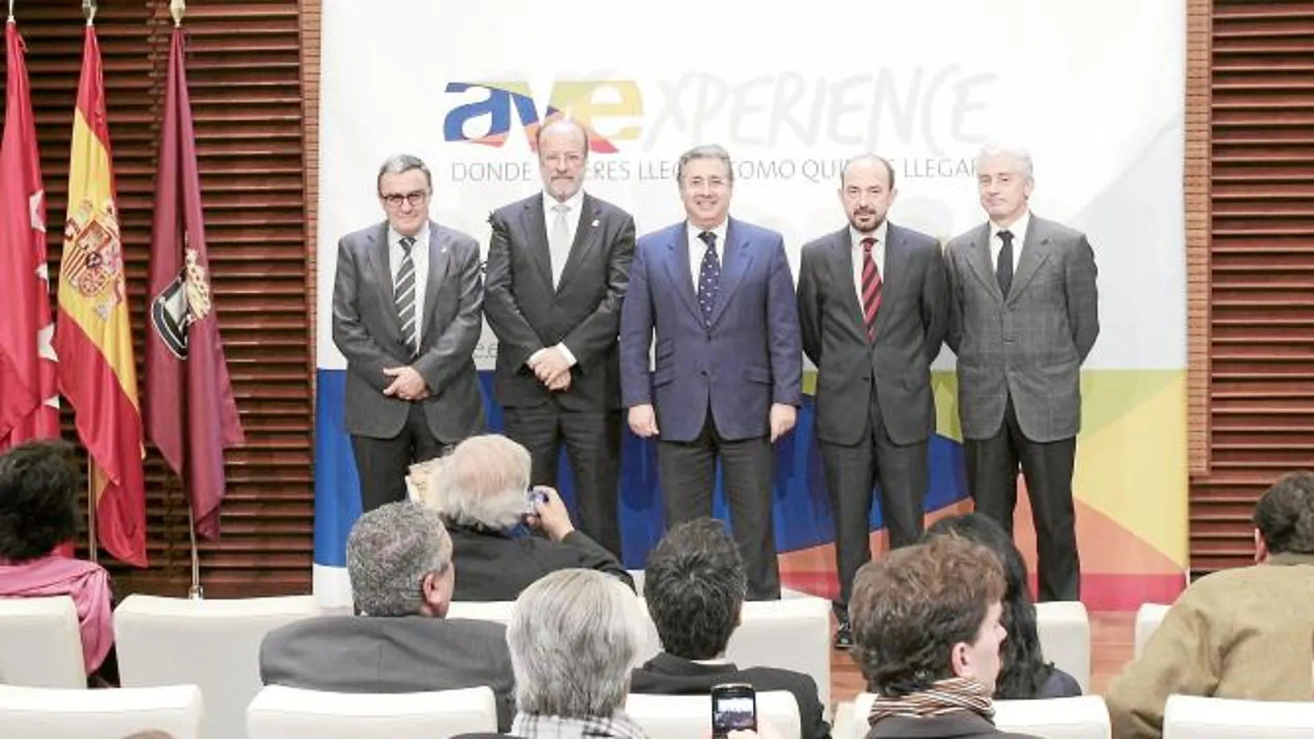 Zoido arremete contra la ley de incompatibilidades por «callar la voz de los ciudadanos»