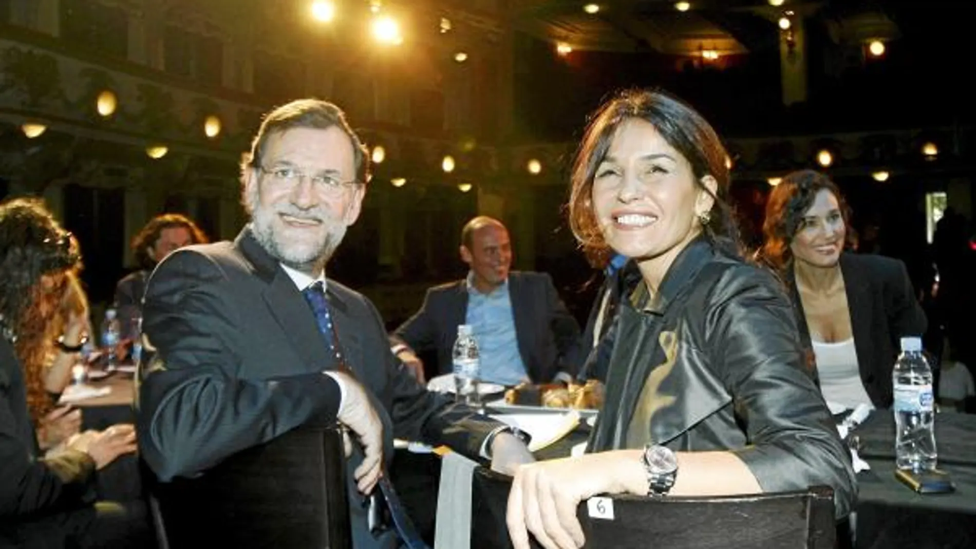 Marino Rajoy se reunió ayer en el Teatro Calderón con representantes del mundo del teatro, entre los que estaba la empresaria Blanca Marsillach