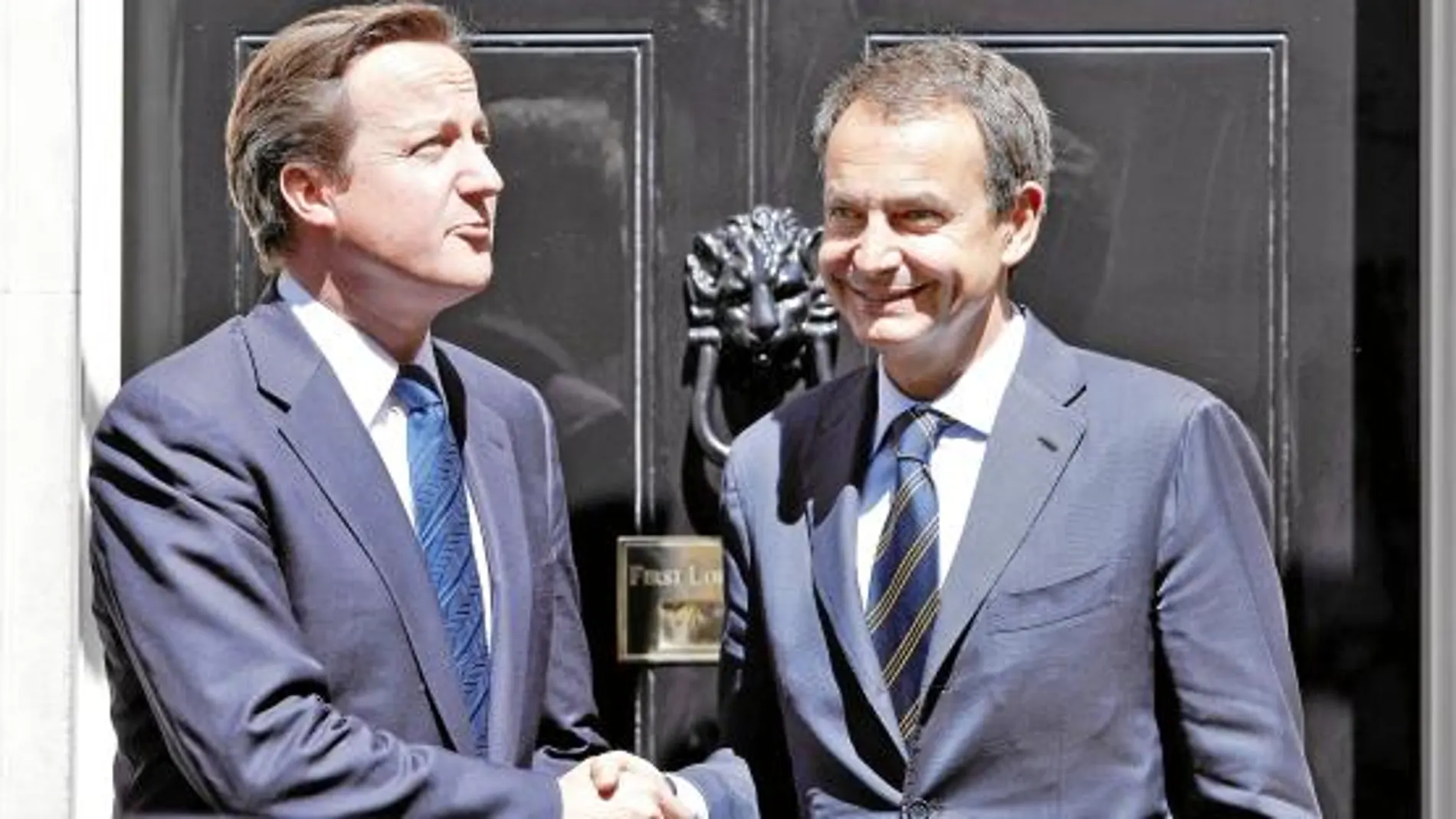 José Luis Rodríguez Zapatero en Downing Street, durante su encuentro con el primer ministro británico, David Cameron