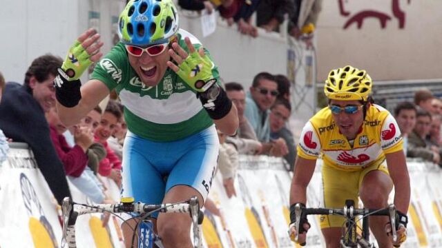 El corredor Alejandro Valverde (izqda.) en la Vuelta ciclista a Castilla y León, etapa disputada entre Ponferrada y Villafranca del Bierzo