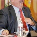 El actual presidente del Consejo Regulador de Jerez comenzará a cobrar su póliza abonada por la Junta en octubre de 2012
