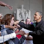Obama visitó el Lincoln Memorial durante una visita sorpresa, tras la negociación