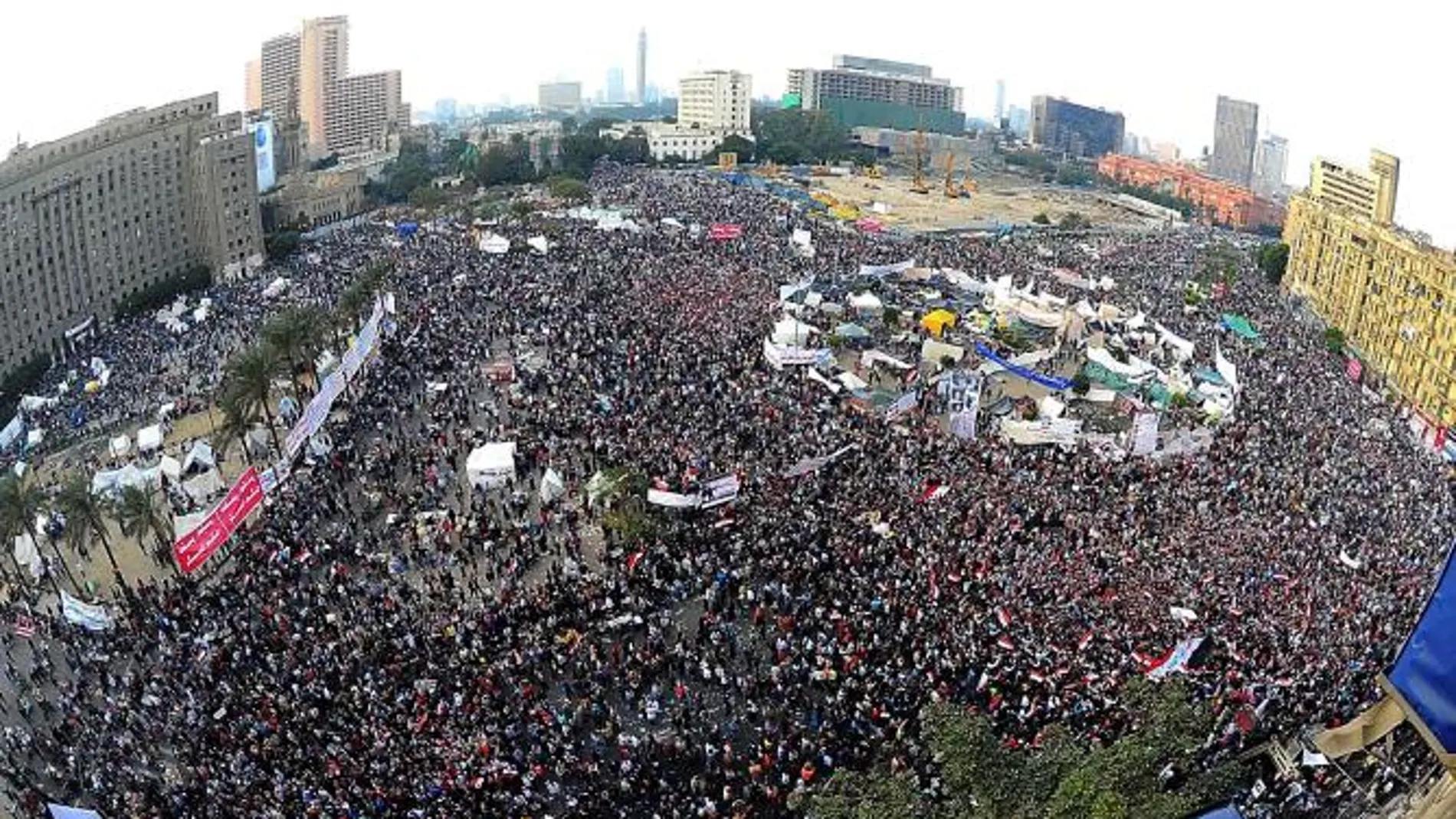 Los disturbios se reanudan en El Cairo frente a la sede del Gobierno egipcio