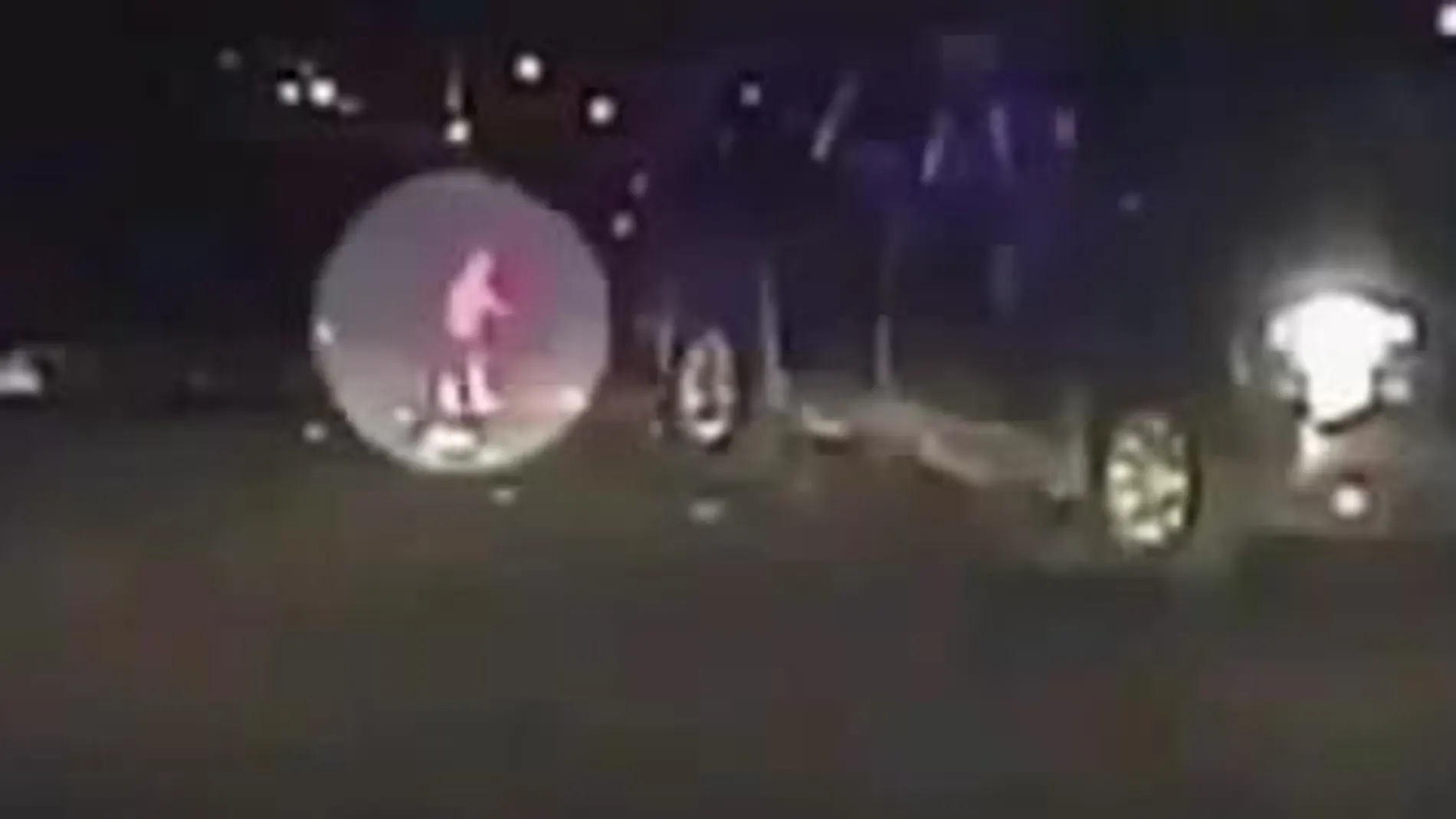 Se les cae el bebé del coche cuando huían de la Policía