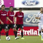 Los jugadores del RCD Mallorca tras encajar el gol del central francés del Valencia CF, Adil Rami