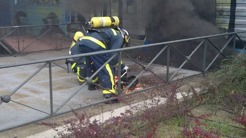 Loa Bomberos localizan los cadáveres de dos técnicos en un incendio de la M-30
