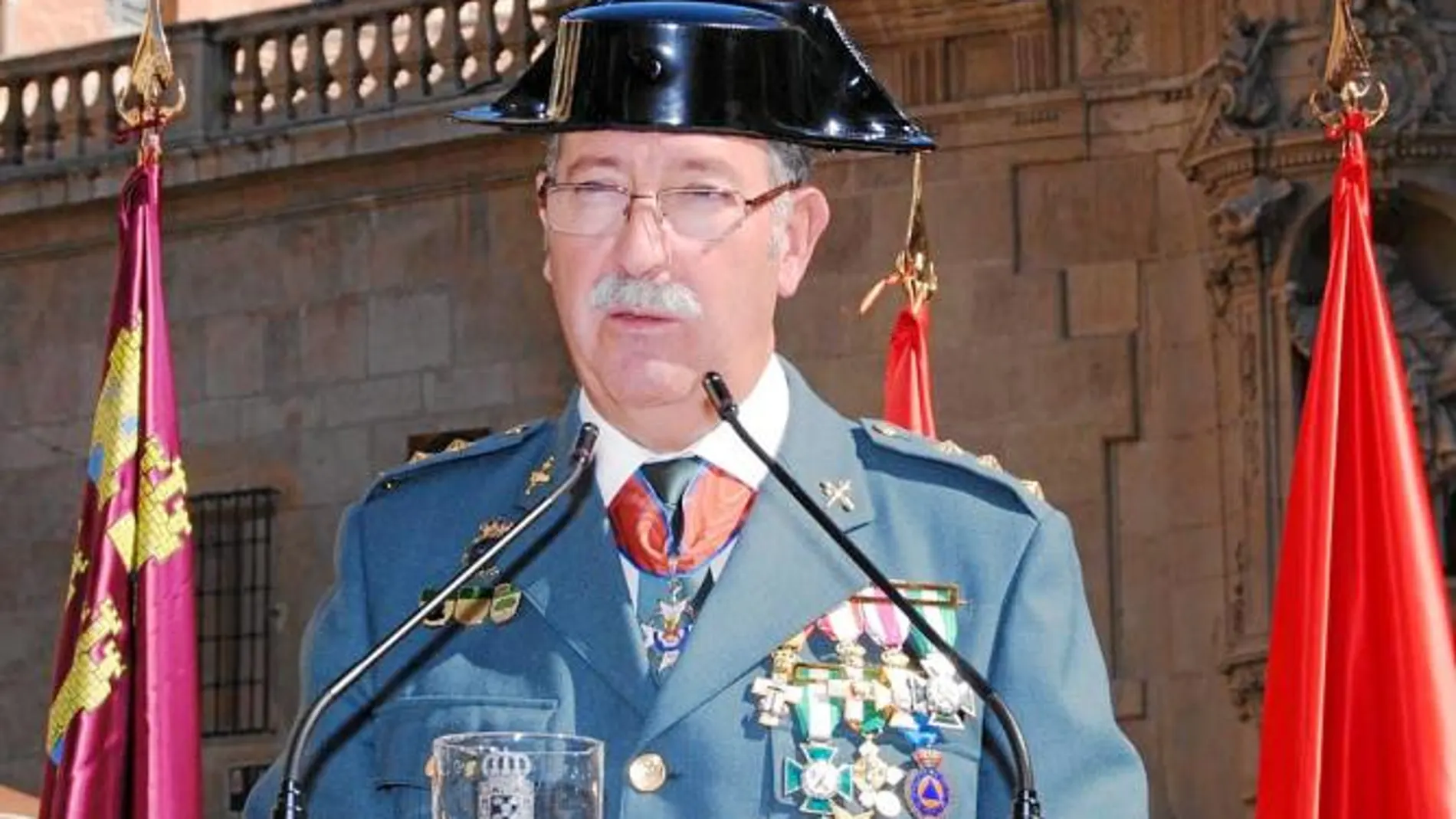 El coronel jefe de la Guardia Civil de Murcia, Benjamín Martín, señaló en su discurso el apoyo indiscutible de cada una de las familias de los agentes de este cuerpo