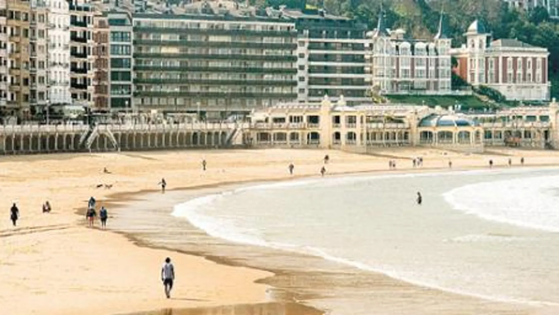 La popular playa de La Concha en San Sebastián