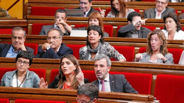El grupo parlamentario del PSC, ayer, durante la última jornada del debate de política general que puso fin a la IX Legislatura