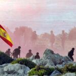 Soldados españoles en la isla Perejil tras la expulsión de los gendarmes marroquíes