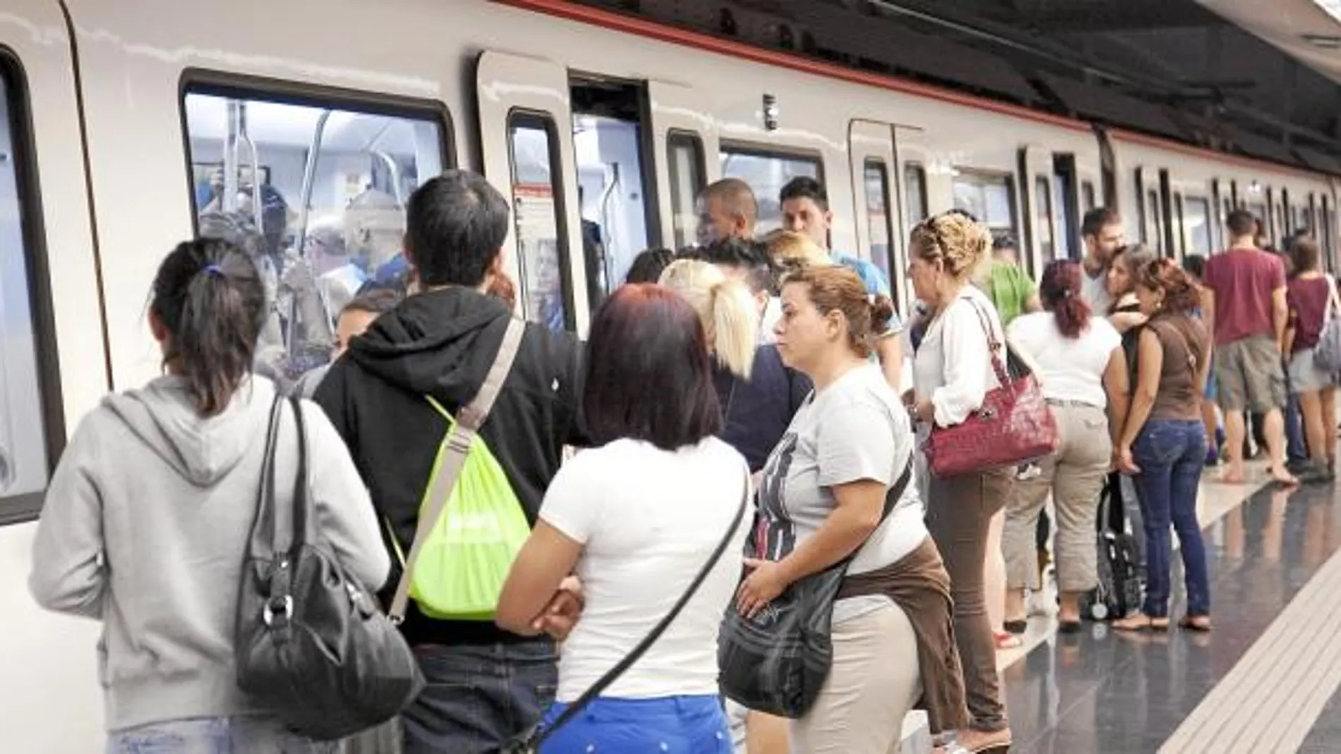 Imagen de una andén de metro, ayer poco antes de que empezara el encuentro entre el Barça y el Madrid en el Camp Nou