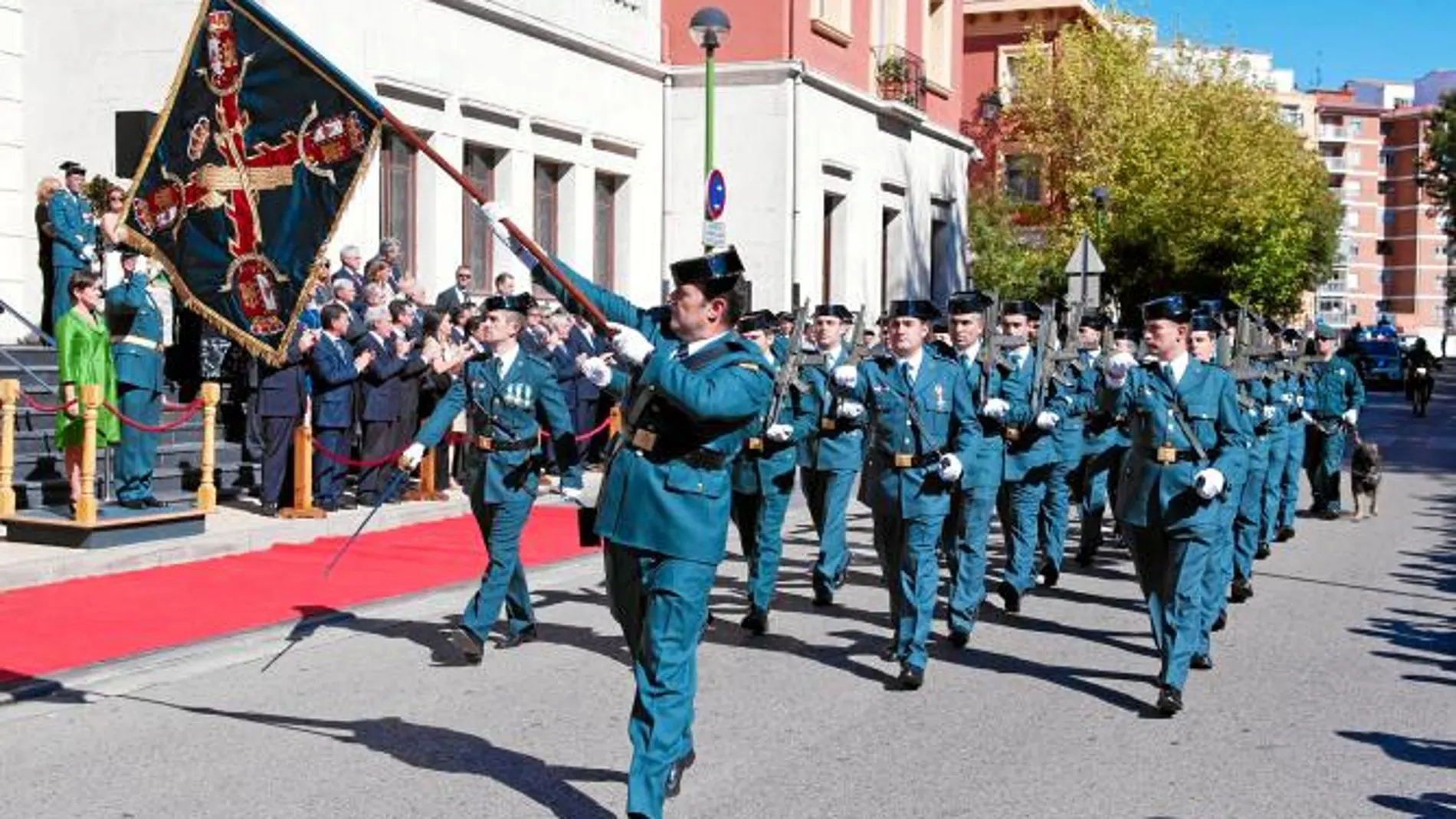 Entusiasmo en el Día de la Agentes de la Benemérita desfilan en Burgos