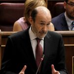 Rubalcaba: los nuevos recortes son una «enmienda de Rajoy a Rajoy»