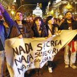 Por la tarde, un millar de «indignados» volvió a cortar el tráfico en una marcha ilegal desde Gran Vía a Atocha