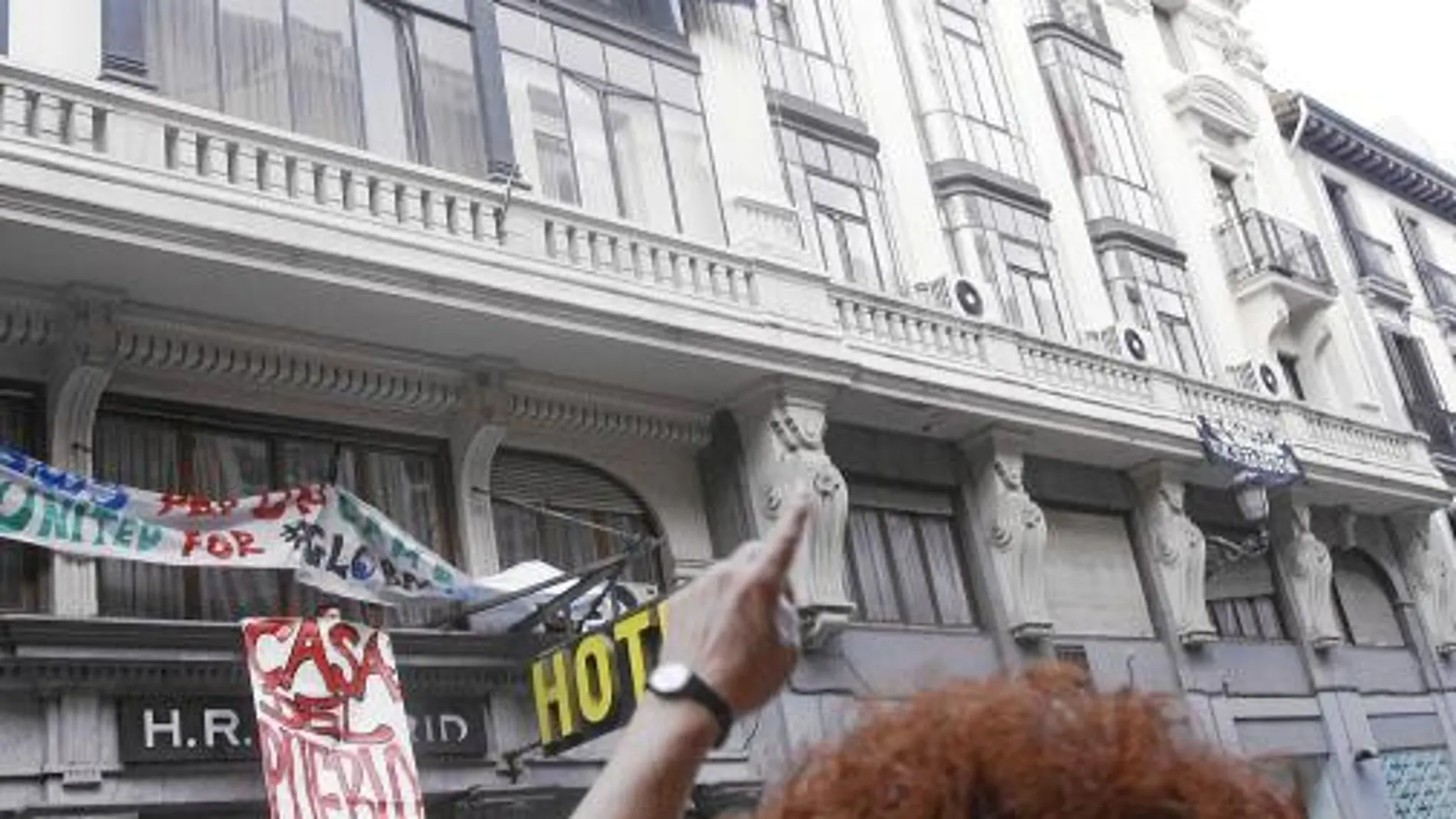 Los «indignados» allanaron el Hotel Madrid, en la calle Carretas, la madrugada del pasado domingo tras terminar la manifestación del 15-O